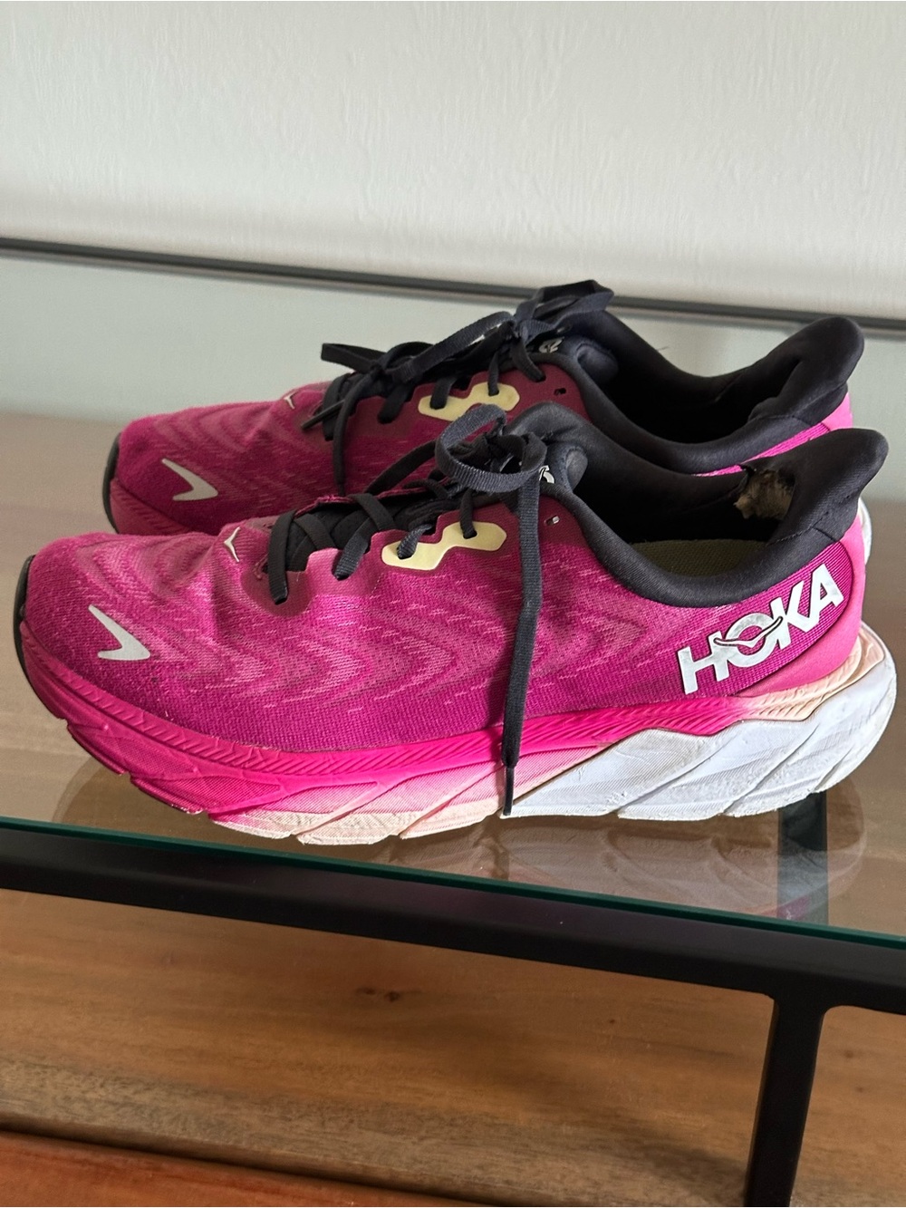 Hoka One One Arahi 6 Festival Fuchsia Size 11B